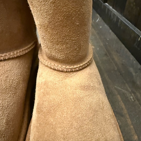 Girls Ugg Boots Size 2 Youth - Picture 9 of 16